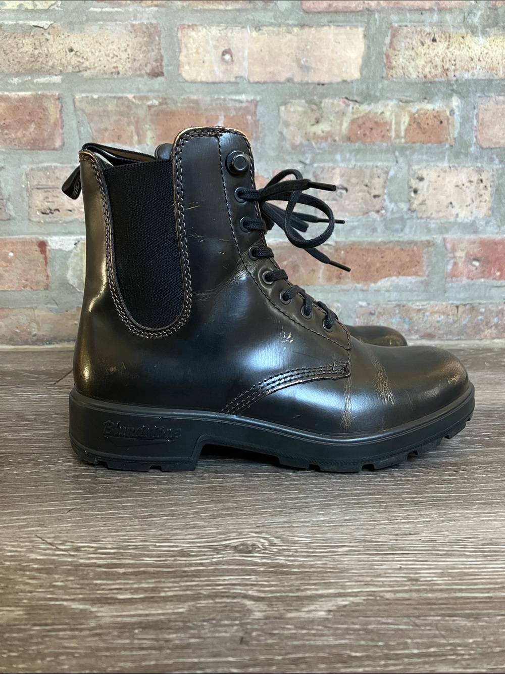 Blundstone 2218 women's lace-up ankle boots in black "gold brush" leather